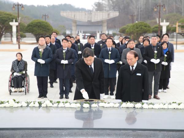 2024년 신년 국립5.18민주묘지 참배 첨부이미지 : 0001_20240102165151_1.jpg