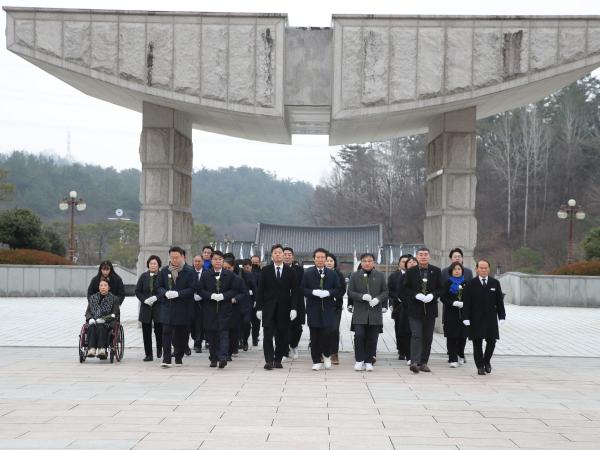 2024년 신년 국립5.18민주묘지 참배 첨부이미지 : 0001_20240102165125_1.jpg