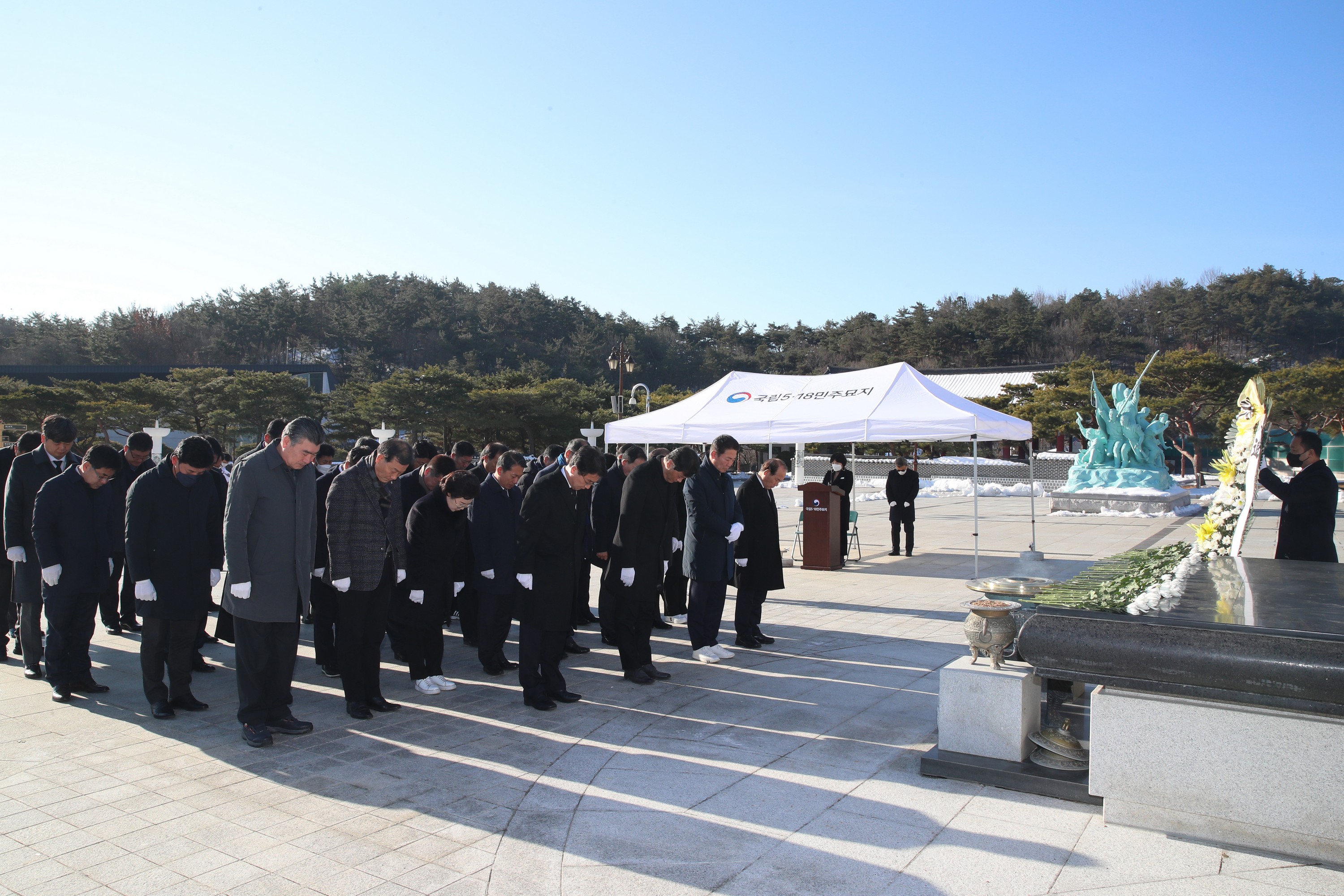 계묘년 신년 5ㆍ18묘지 참배 첨부이미지 : 23년01월02일 계묘년 신년 5ㆍ18묘지 참배 - 027.jpg