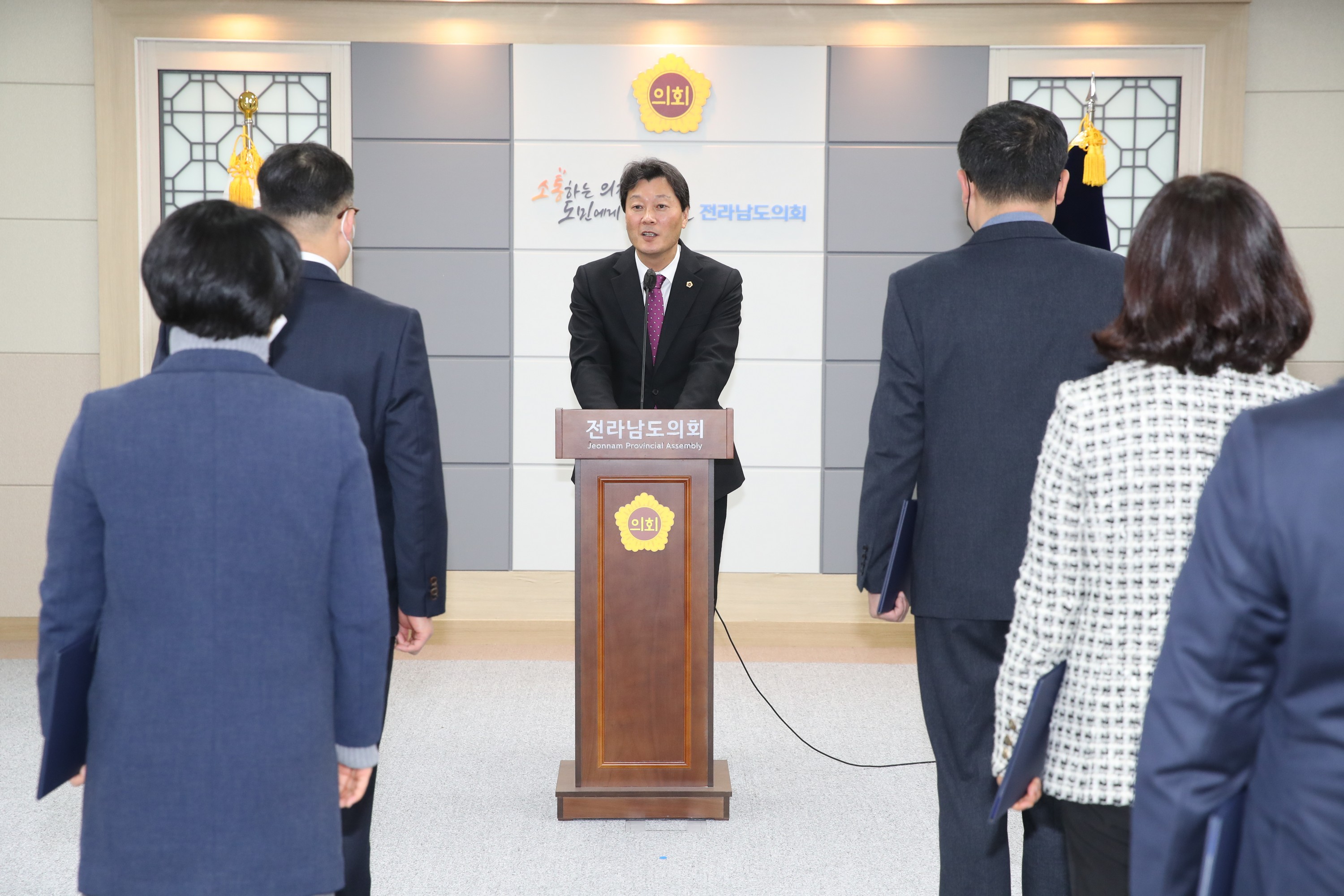 담당관 및 수석전문위원 임용상 수여식 첨부이미지 : 23년01월06일 담당관 및 수석전문위원 임용장 수여식 - 011.jpg