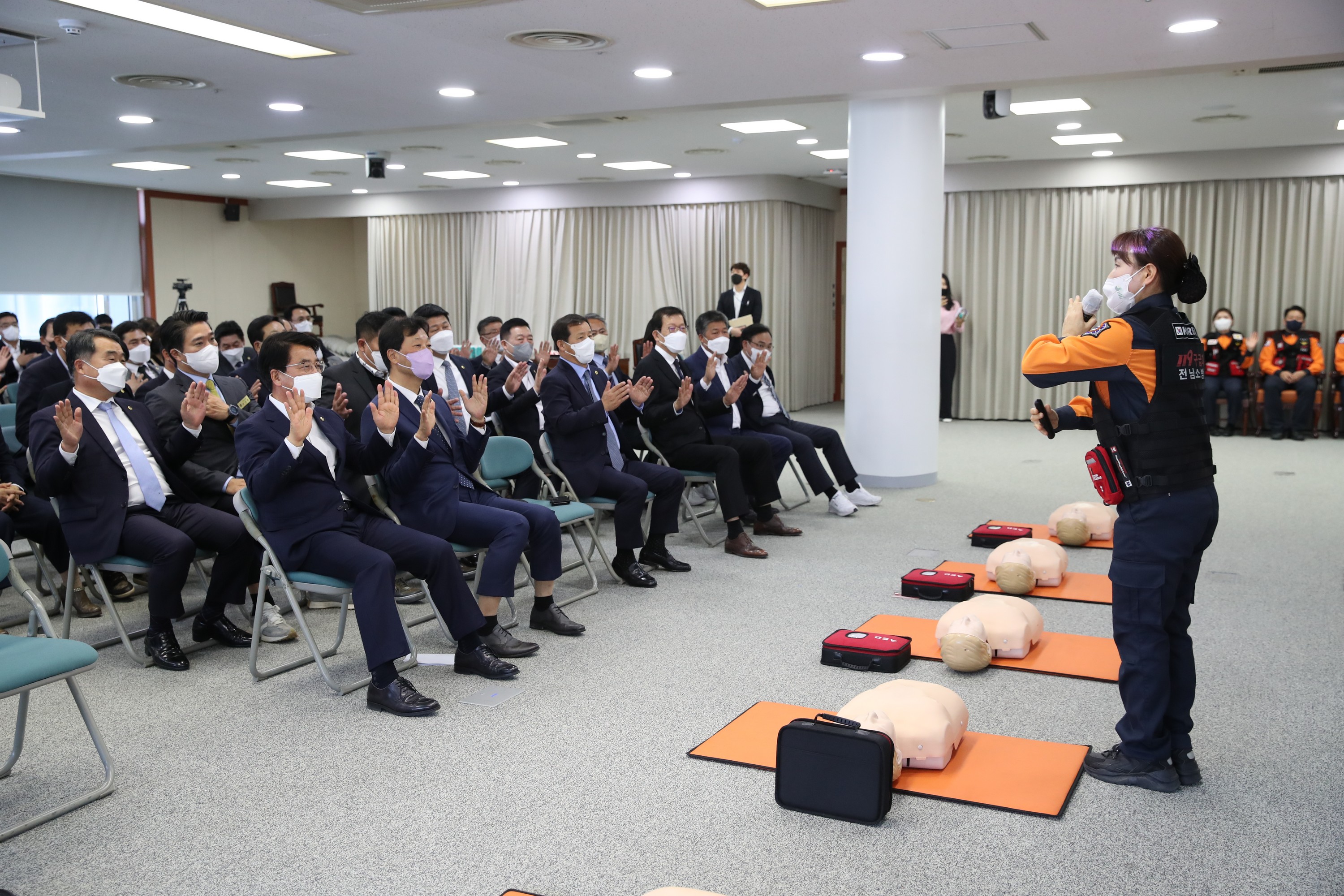 전라남도의회 심폐소생술 교육 첨부이미지 : 22년11월16일 전라남도의회 심폐소생술 교육 - 028.jpg