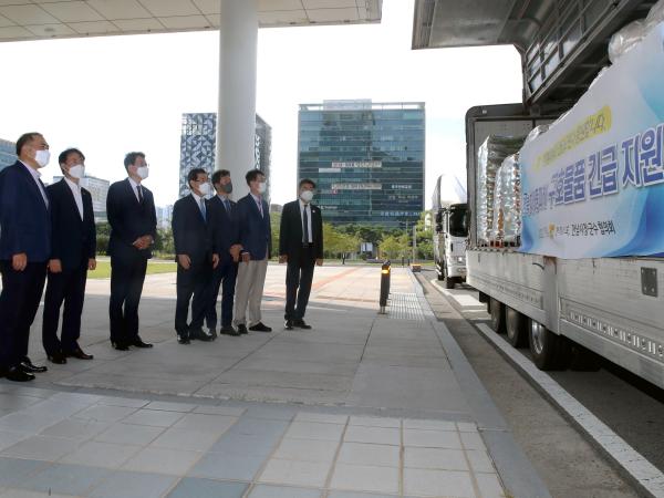 경북 태풍피해 재해구호물품 전달행사 첨부이미지 : 22년09월15일 경북 태풍피해 재해구호물품 전달행사 - 012.jpg