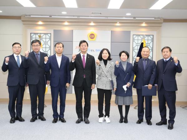 담당관 및 수석전문위원 임용상 수여식 첨부이미지 : 23년01월06일 담당관 및 수석전문위원 임용장 수여식 - 016.jpg