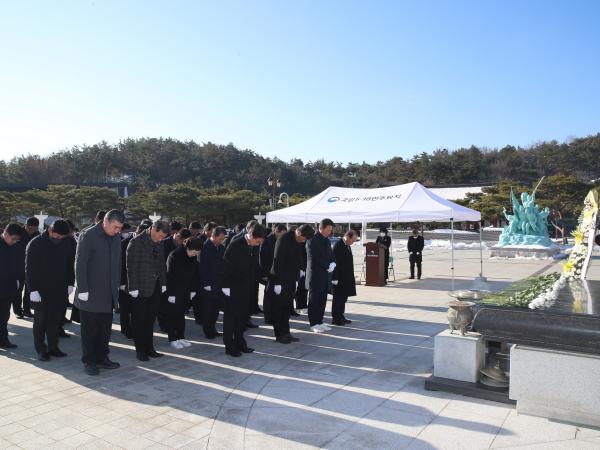 계묘년 신년 5ㆍ18묘지 참배 첨부이미지 : 23년01월02일 계묘년 신년 5ㆍ18묘지 참배 - 027.jpg