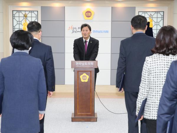 담당관 및 수석전문위원 임용상 수여식 첨부이미지 : 23년01월06일 담당관 및 수석전문위원 임용장 수여식 - 011.jpg