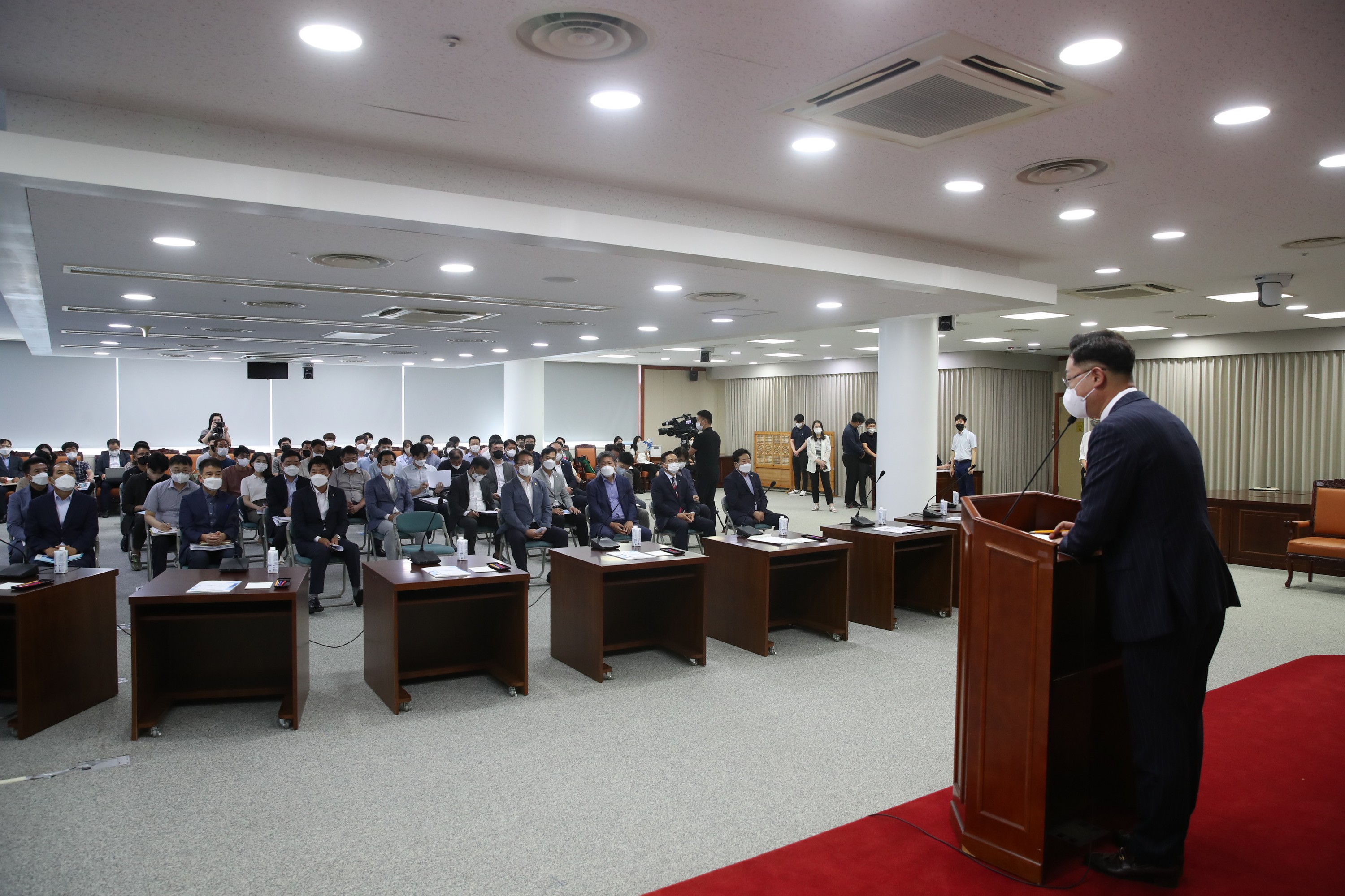 전라남도 도자산업 육성을 위한 조례 제정 토론회 첨부이미지 : 22년08월26일 전라남도 도자산업 육성을 위한 조례 제정 토론회 - 011.jpg