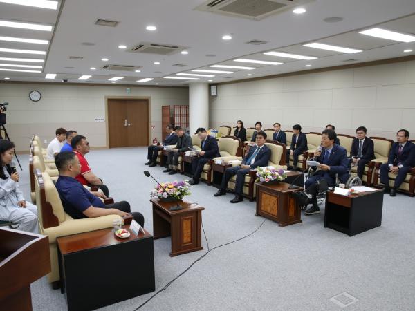 몽골 돈드고비의회 도의회 내방