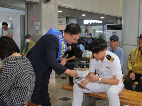 전남 의대 유치 명절 귀성객 대상 홍보활동 첨부이미지 : 0001_20230927165420_2.jpg