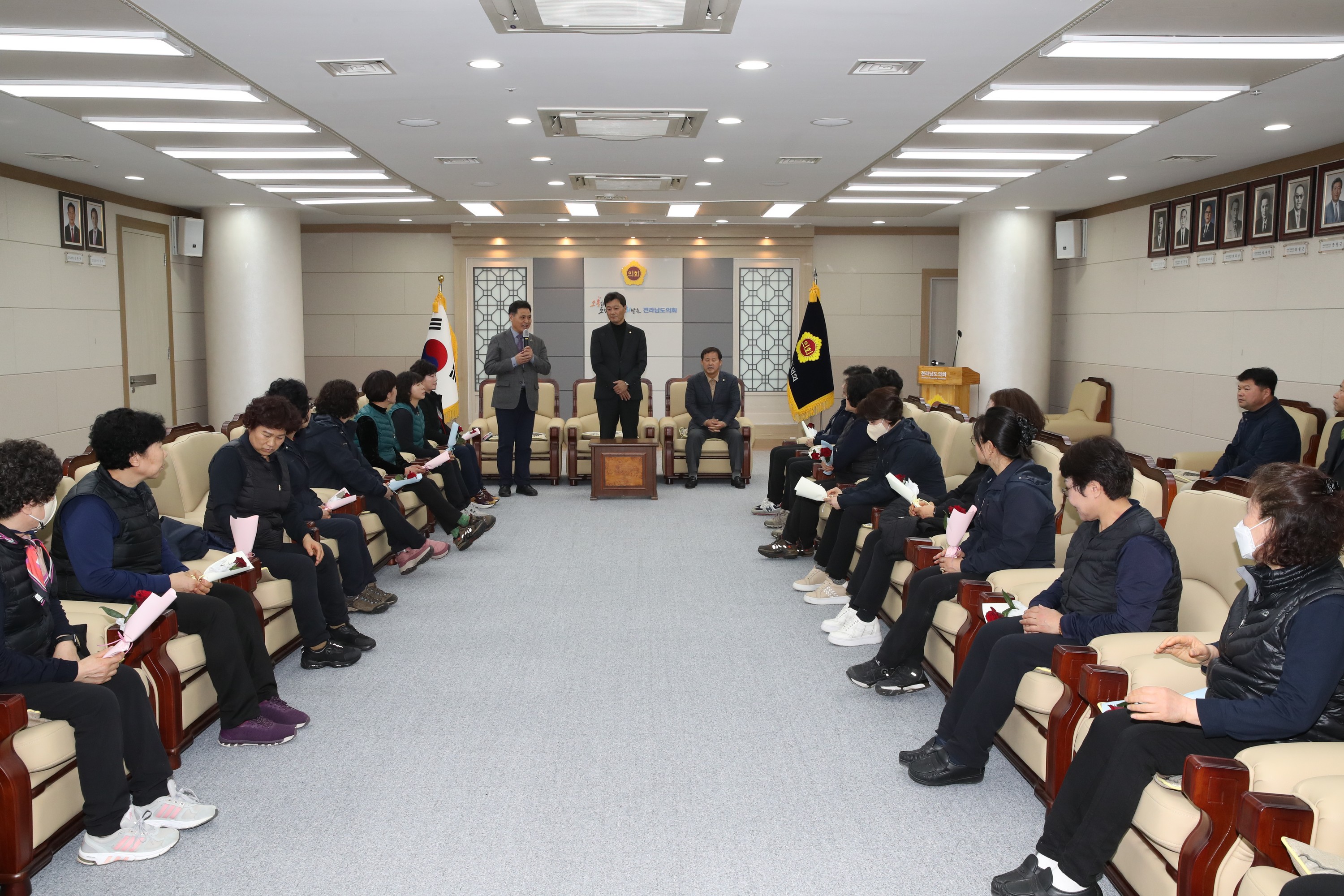 3.8 세계 여성의 날 기념 환경미화원과 간담회 첨부이미지 : 23년03월07일 3.8 세계 여성의 날 기념 환경미화원과 간담회 - 016.jpg