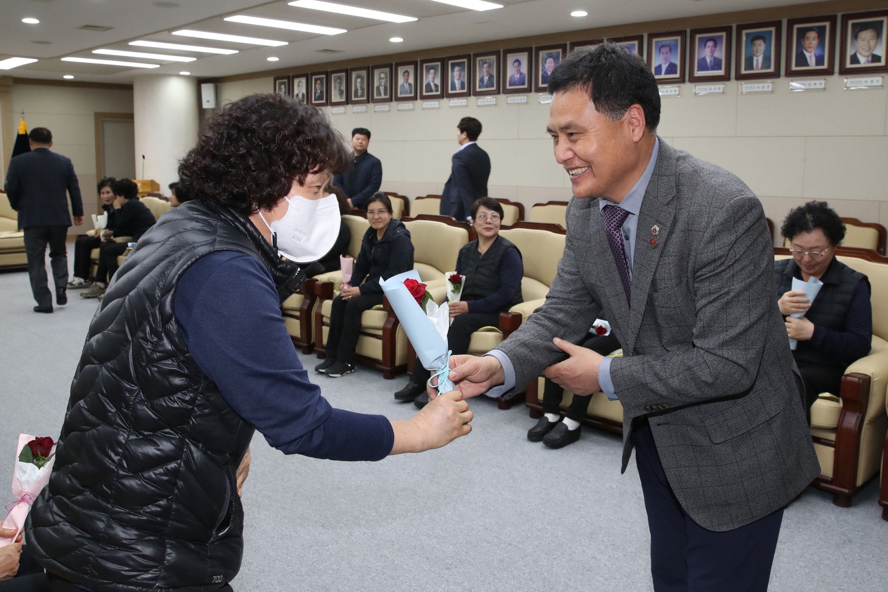 3.8 세계 여성의 날 기념 환경미화원과 간담회 첨부이미지 : 23년03월07일 3.8 세계 여성의 날 기념 환경미화원과 간담회 - 013.jpg