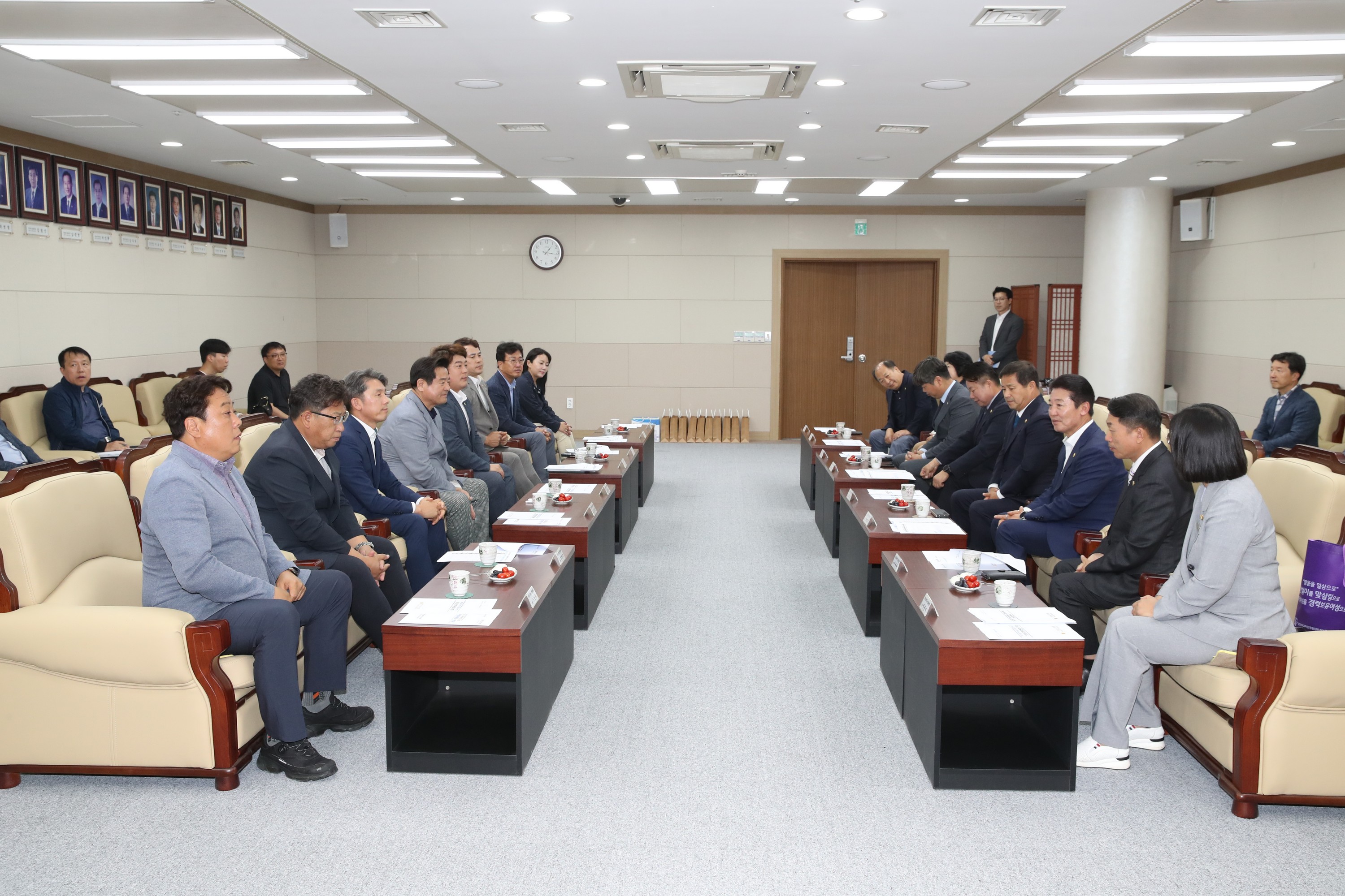 경북도의회 의회운영위원회 도의회 내방 첨부이미지 : 23년05월25일 경북도의회 의회운영위원회 도의회 내방 - 011.jpg