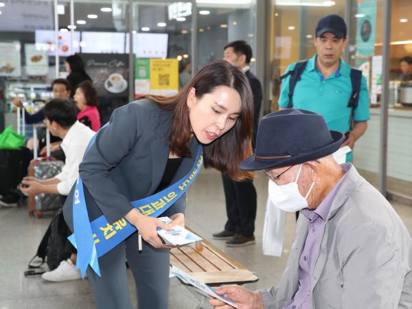 전남 의대 유치 명절 귀성객 대상 홍보활동 첨부이미지 : 0001_20230927164810_1.jpg