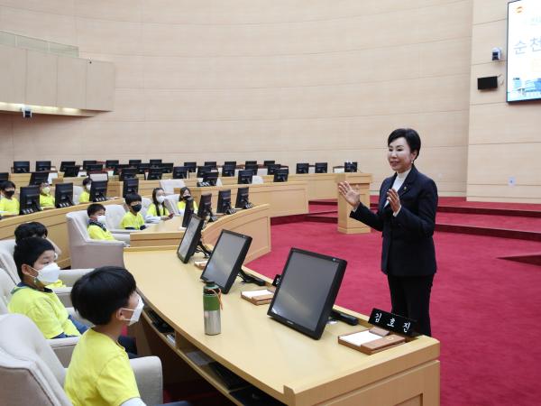 순천 인안초등학교 도의회 견학 첨부이미지 : 22년11월10일 순천 인안초등학교 도의회 견학 - 006.jpg