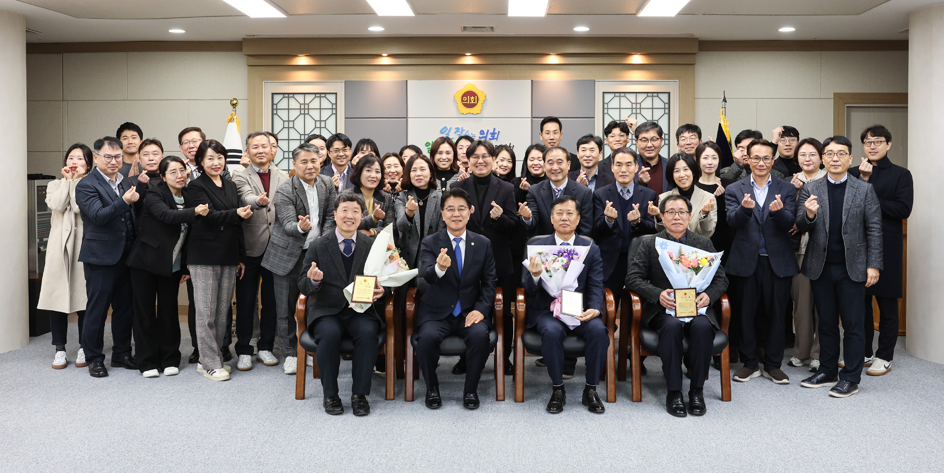 전라남도의회 퇴직공무원 감사패 수여식 첨부이미지 : 24년12월10일 전라남도의회 퇴직공무원 감사패 수여식_23.jpg