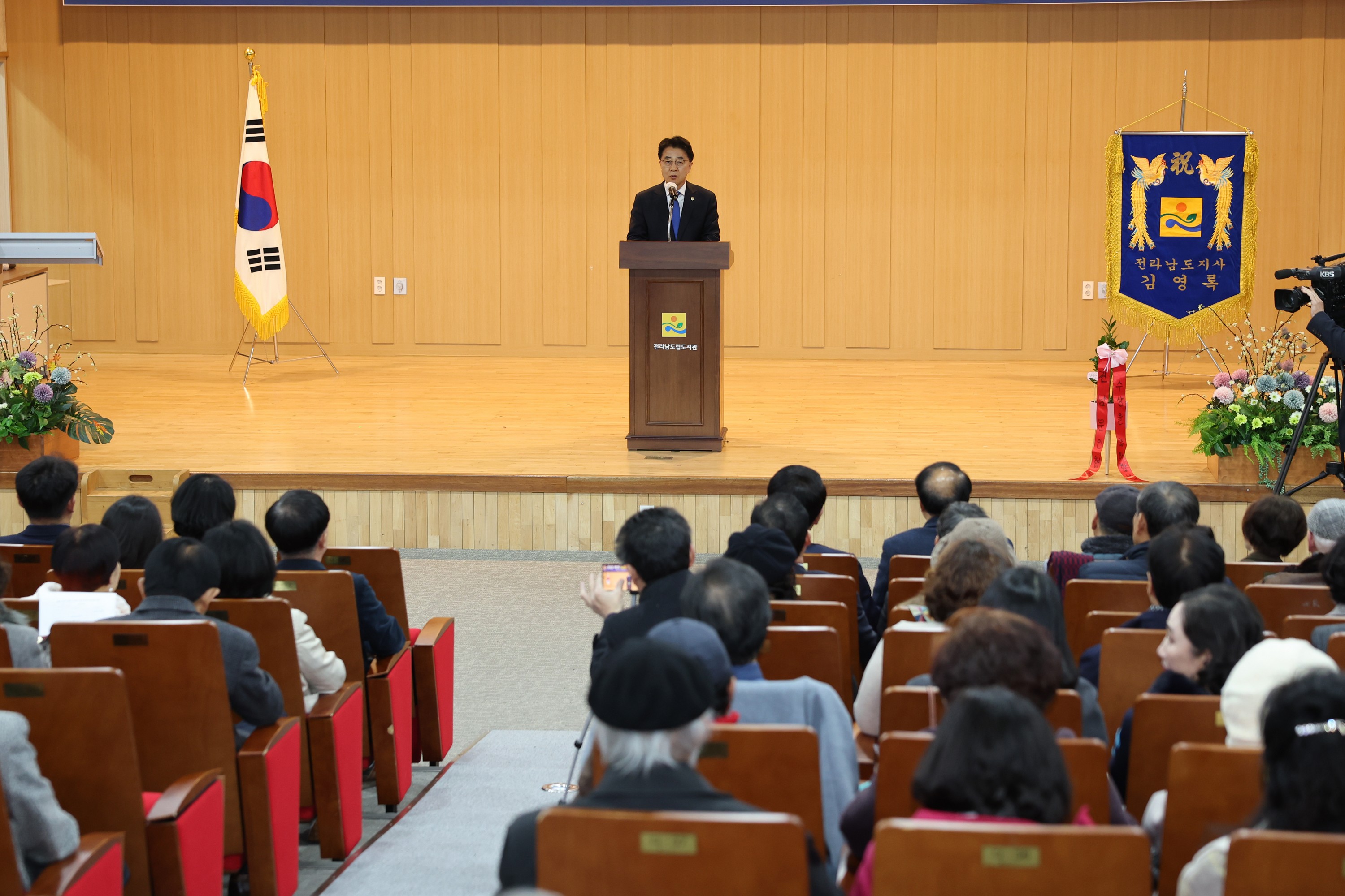 한강작가 노벨문학상 수상 기념행사 첨부이미지 : 24년12월10일 한강 작가 노벨문학상 수상 기념행사 - 010.jpg