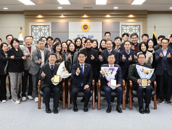 전라남도의회 퇴직공무원 감사패 수여식 첨부이미지 : 24년12월10일 전라남도의회 퇴직공무원 감사패 수여식_23.jpg