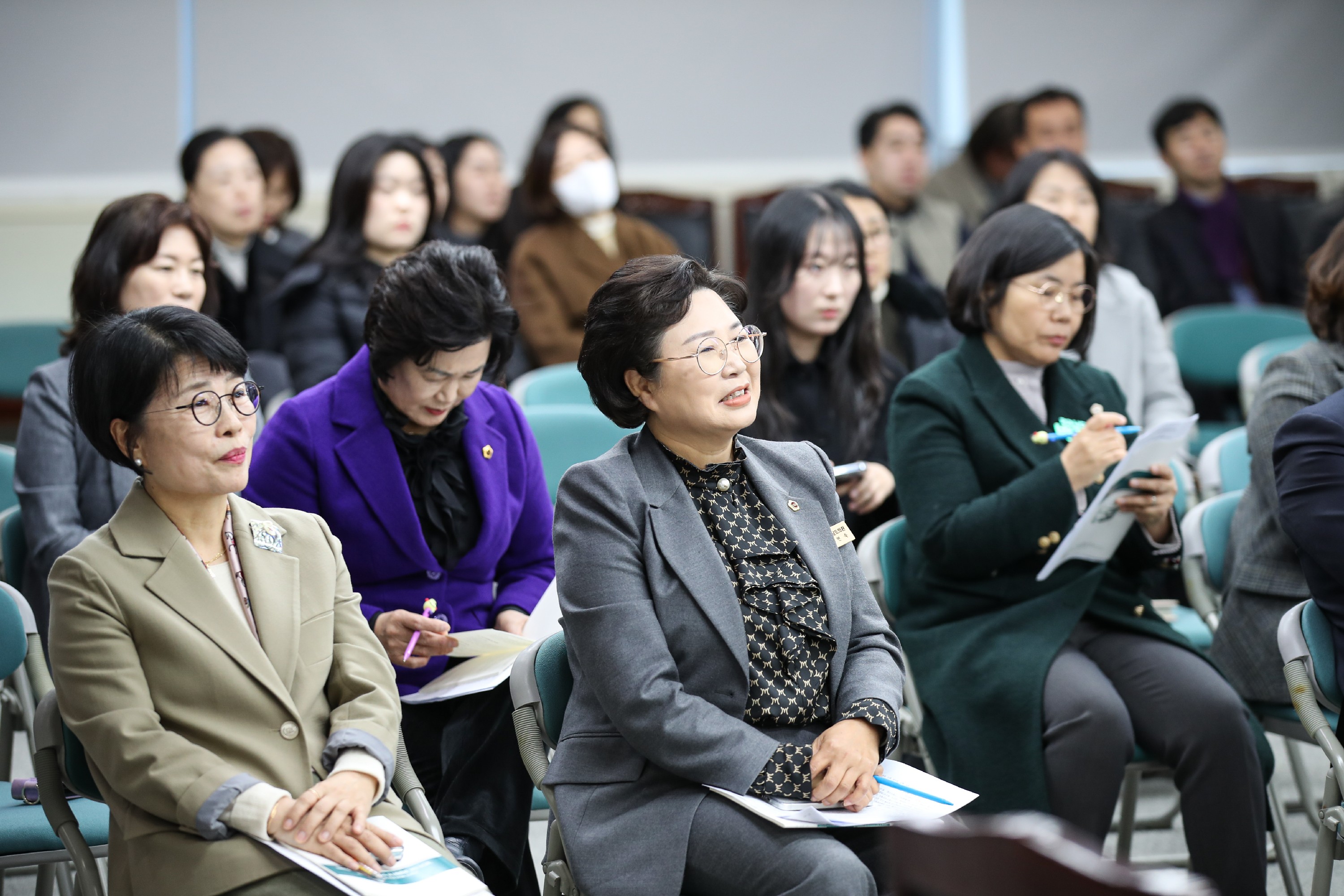 성인지 의회 관점에서 본 전라남도의회 현황 및 개선방안 첨부이미지 : 24년12월19일 성인지 의회 관점에서 본 전라남도의회 현황 및 개선방안_04.jpg