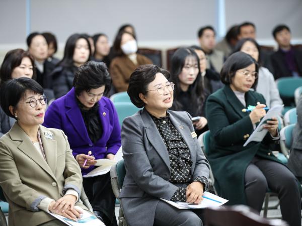 성인지 의회 관점에서 본 전라남도의회 현황 및 개선방안 첨부이미지 : 24년12월19일 성인지 의회 관점에서 본 전라남도의회 현황 및 개선방안_04.jpg