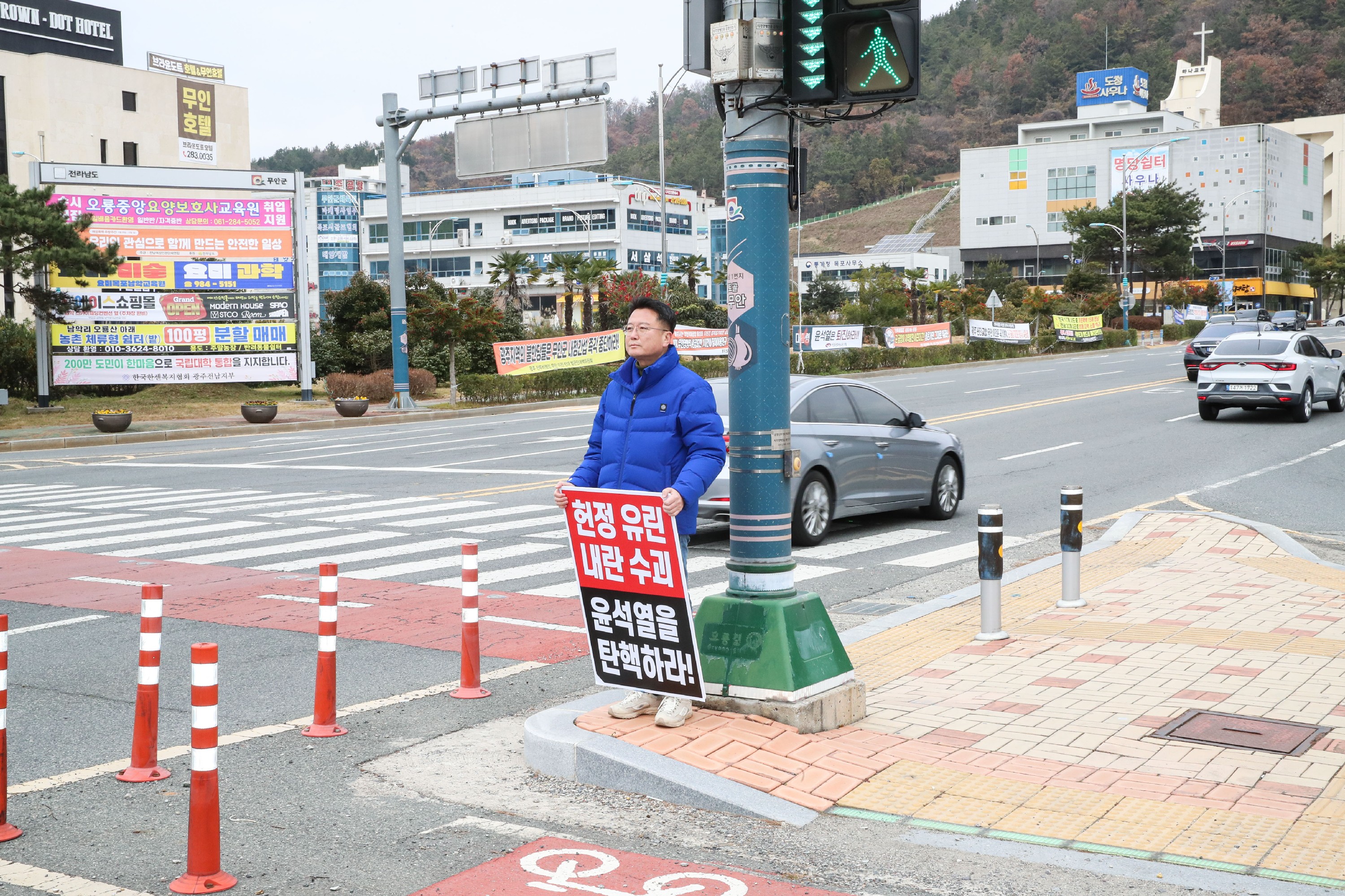 윤석열 탄핵 촉구 릴레이 농성 첨부이미지 : 24년12월13일 윤석열 탄핵 촉구 릴레이 단식 농성_06.jpg