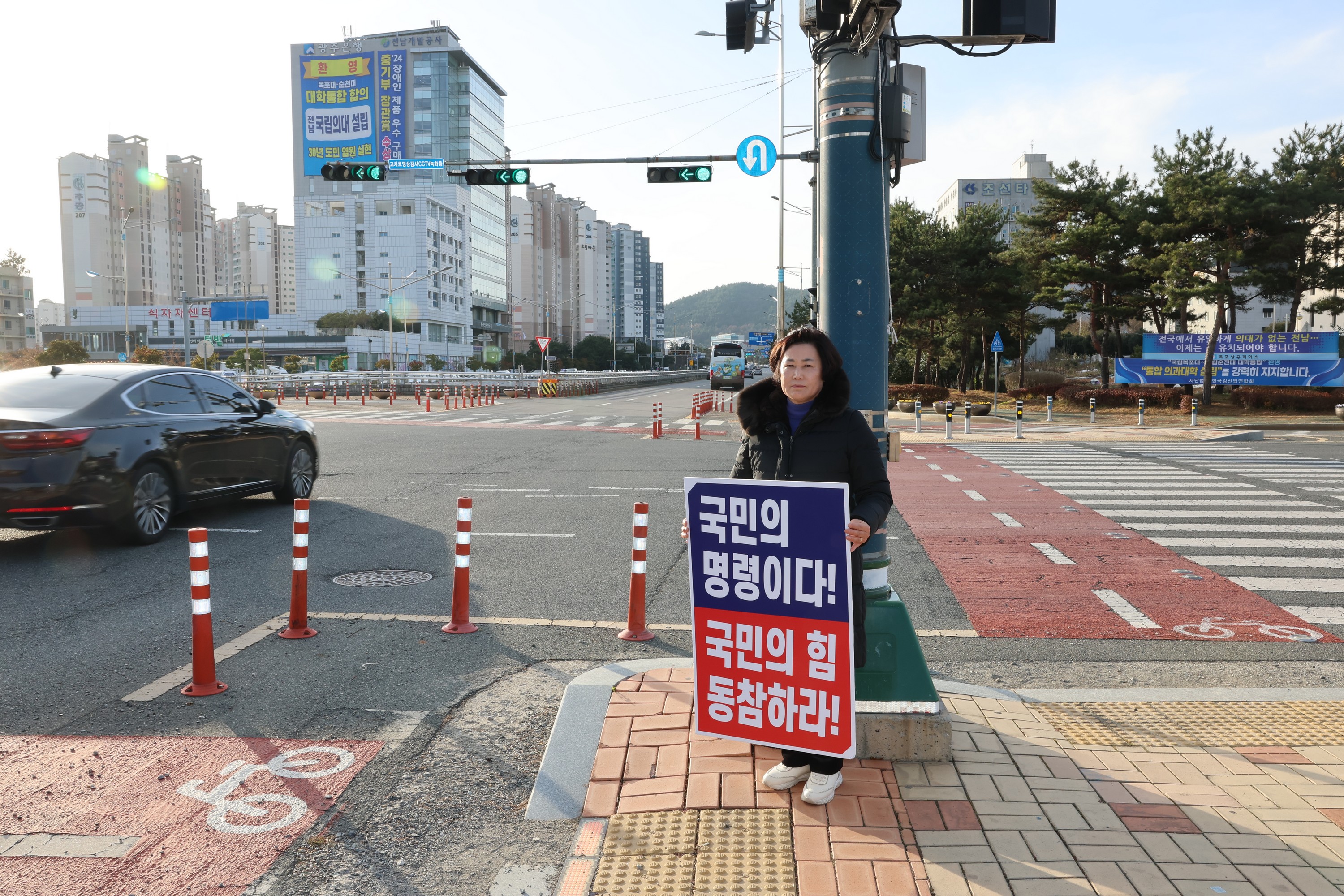 윤석열 탄핵 촉구 릴레이 농성 첨부이미지 : 24년12월12일 윤석열 탁핵 촉구 릴레이 농성 - 002.jpg