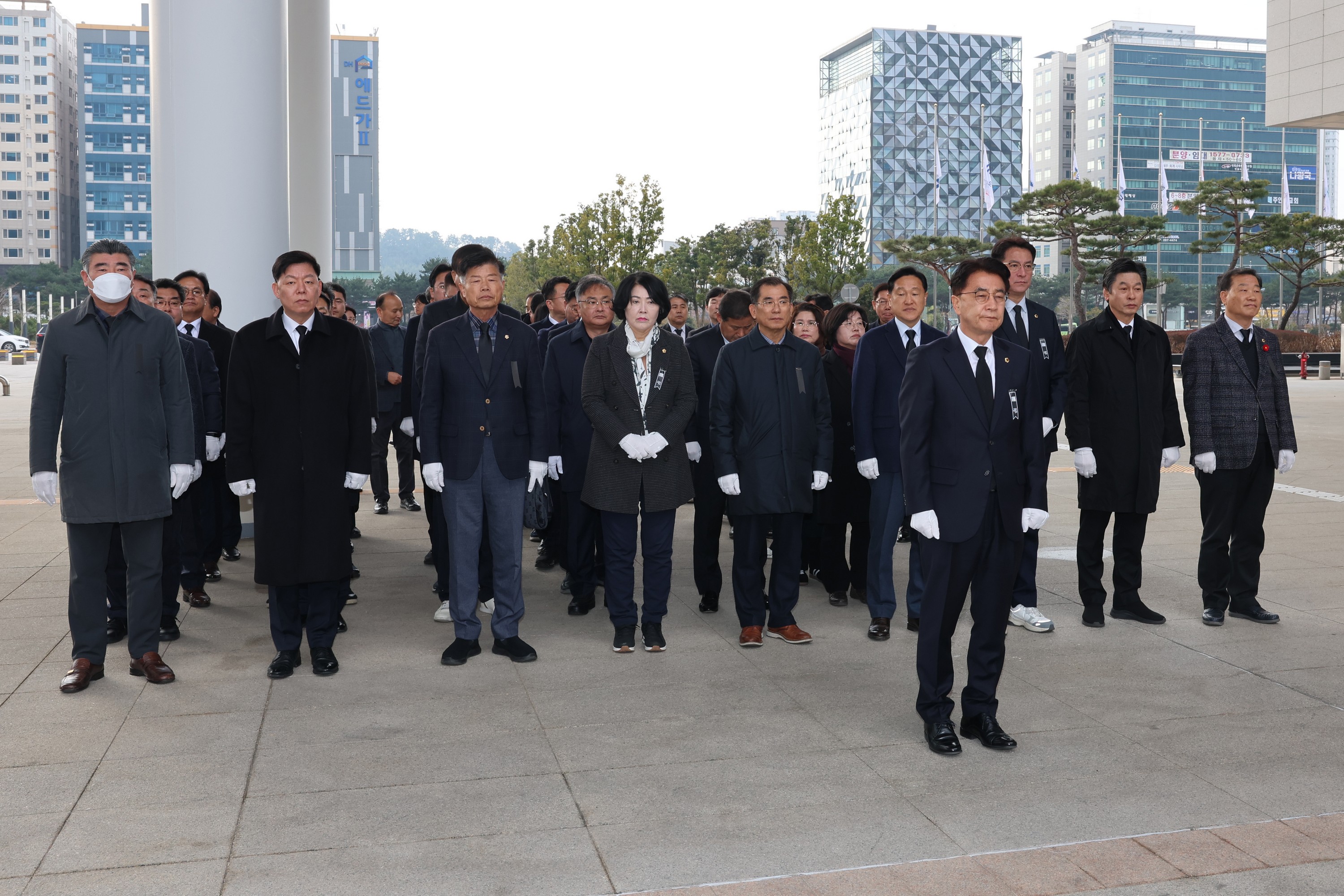 제주항공 여객기 사고 합동분향소 참배 첨부이미지 : 24년12월30일 제주항공 여객기 사고 전라남도의회 합동분향 - 001.jpg