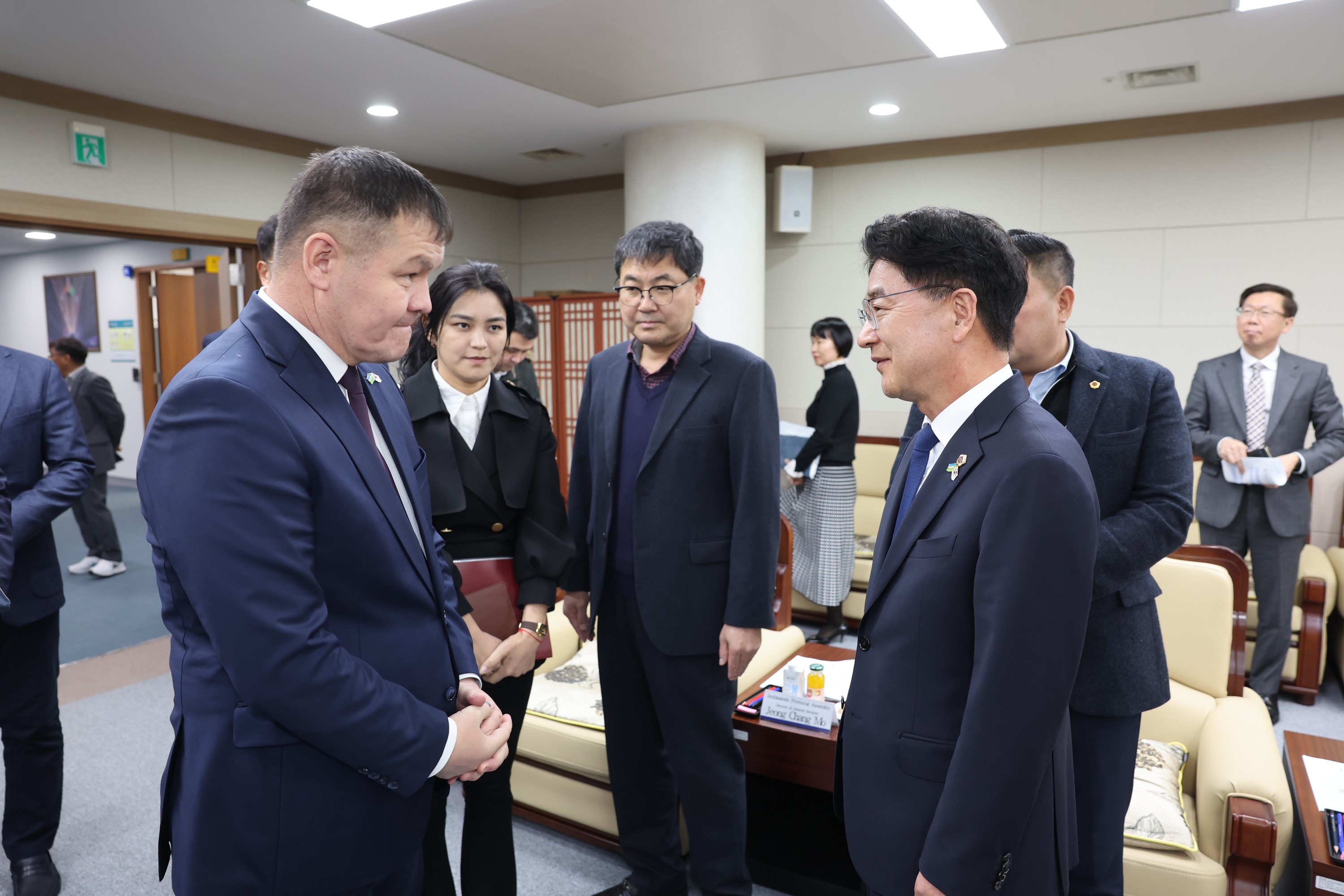 전라남도의회-우즈베키스탄 카라칼파크스탄의회 상호협력의향서 체결식 첨부이미지 : 24년11월27일 전라남도의회-우즈베키스탄 카라칼파크스탄의회회 상호협력의향서 체결식 - 001.jpg