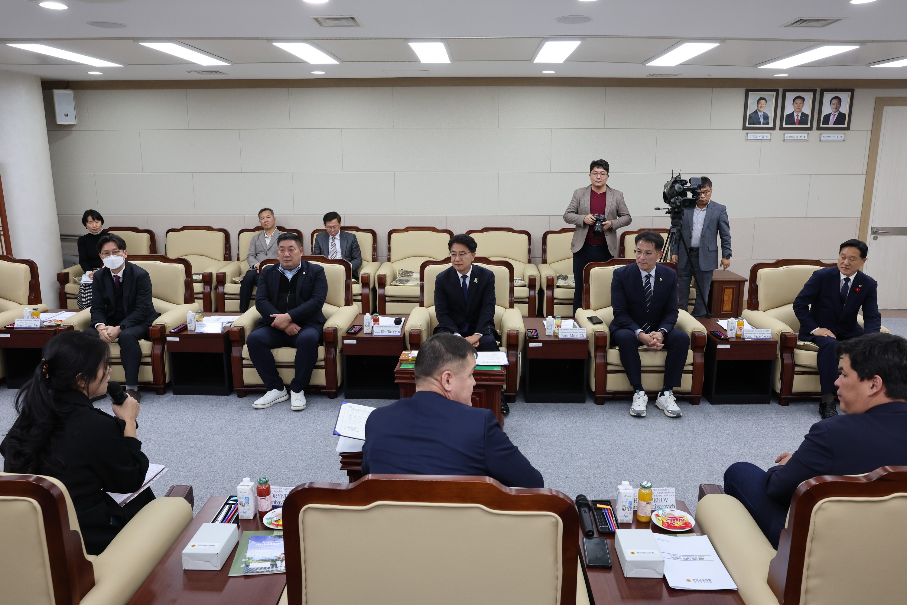 전라남도의회-우즈베키스탄 카라칼파크스탄의회 상호협력의향서 체결식 첨부이미지 : 24년11월27일 전라남도의회-우즈베키스탄 카라칼파크스탄의회회 상호협력의향서 체결식 - 004.jpg