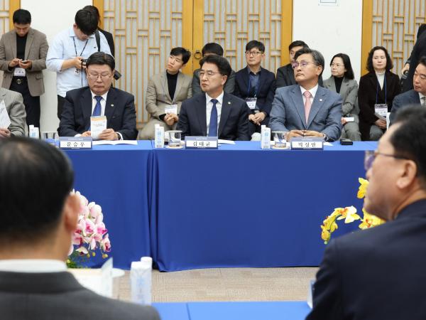 대한민국시도의회의장협의회 제7차 임시회 첨부이미지 : 24년11월26일 대한민국시도의회의장협의회 제7차 임시회 - 016.jpg