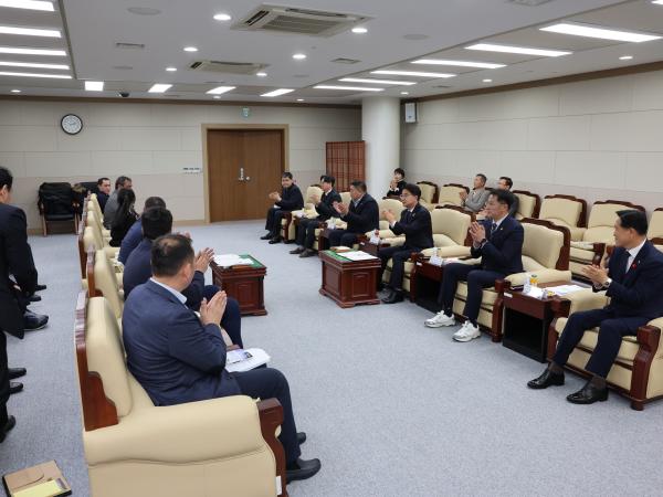 전라남도의회-우즈베키스탄 카라칼파크스탄의회 상호협력의향서 체결식 첨부이미지 : 24년11월27일 전라남도의회-우즈베키스탄 카라칼파크스탄의회회 상호협력의향서 체결식 - 005.jpg