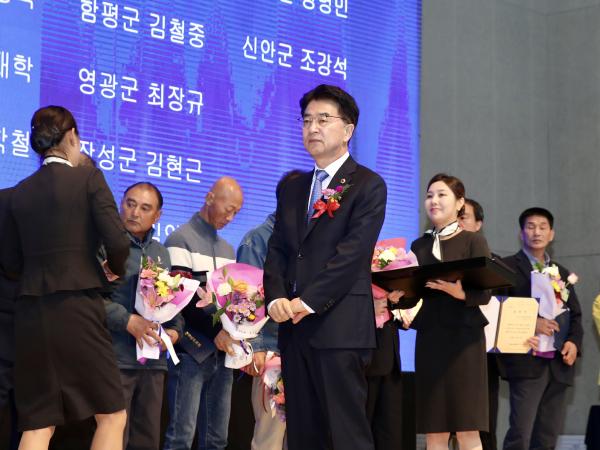 전국 이통장연합회 전남도지부 2024 한마음대회 첨부이미지 : 24년11월19일 전국 이통장연합회 전남도지부 2024 한마음대회_11.jpg