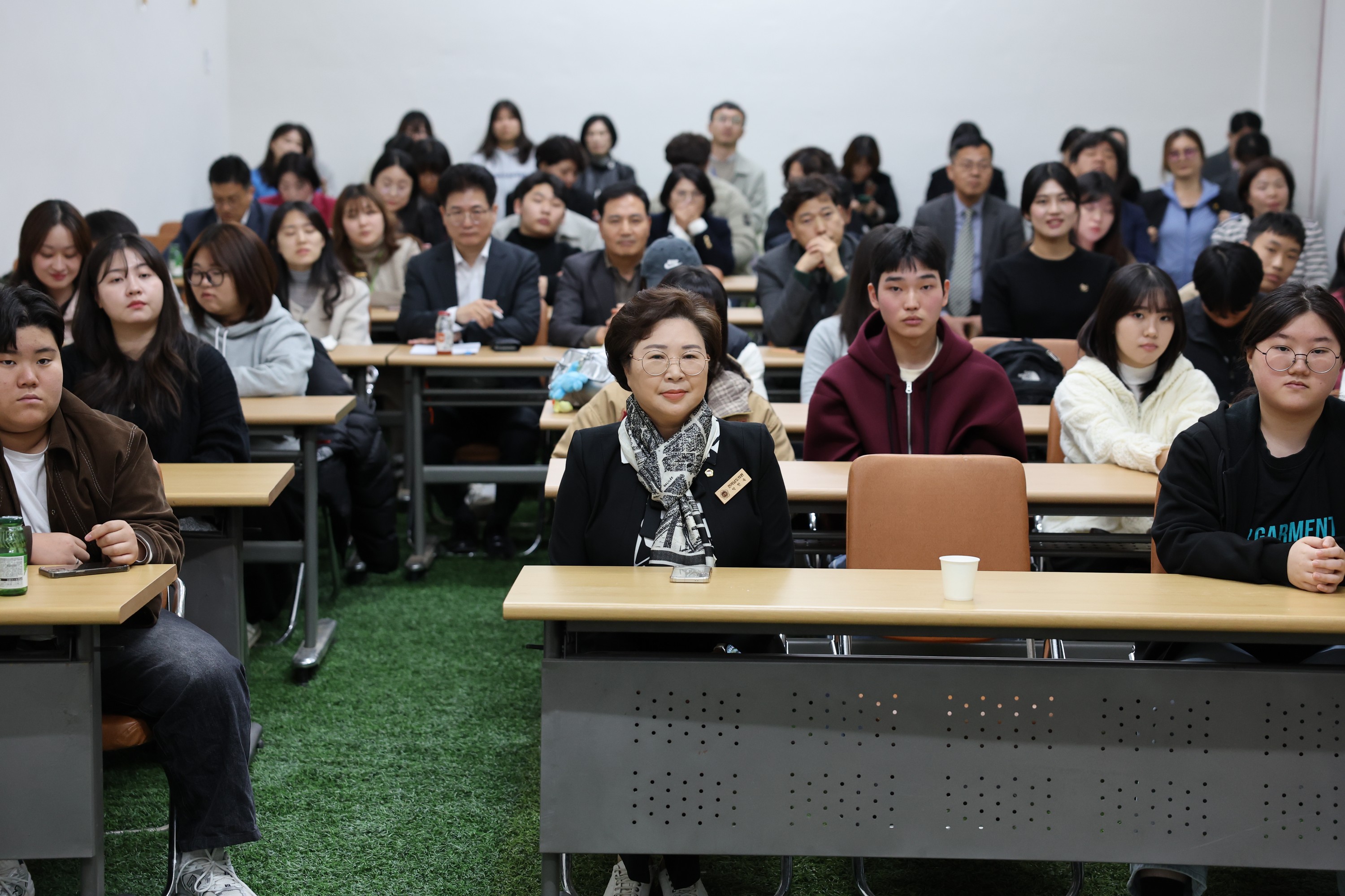 학교 밖 청소년 인식개선 및 제도 확립을 위한 전라남도의회와 함께하는 토크콘서트 첨부이미지 : 24년11월19일 학교 밖 청소년 인식개선 및 제도 확립을 위한 전라남도의회와 함께하는 토크콘서트 - 038.jpg