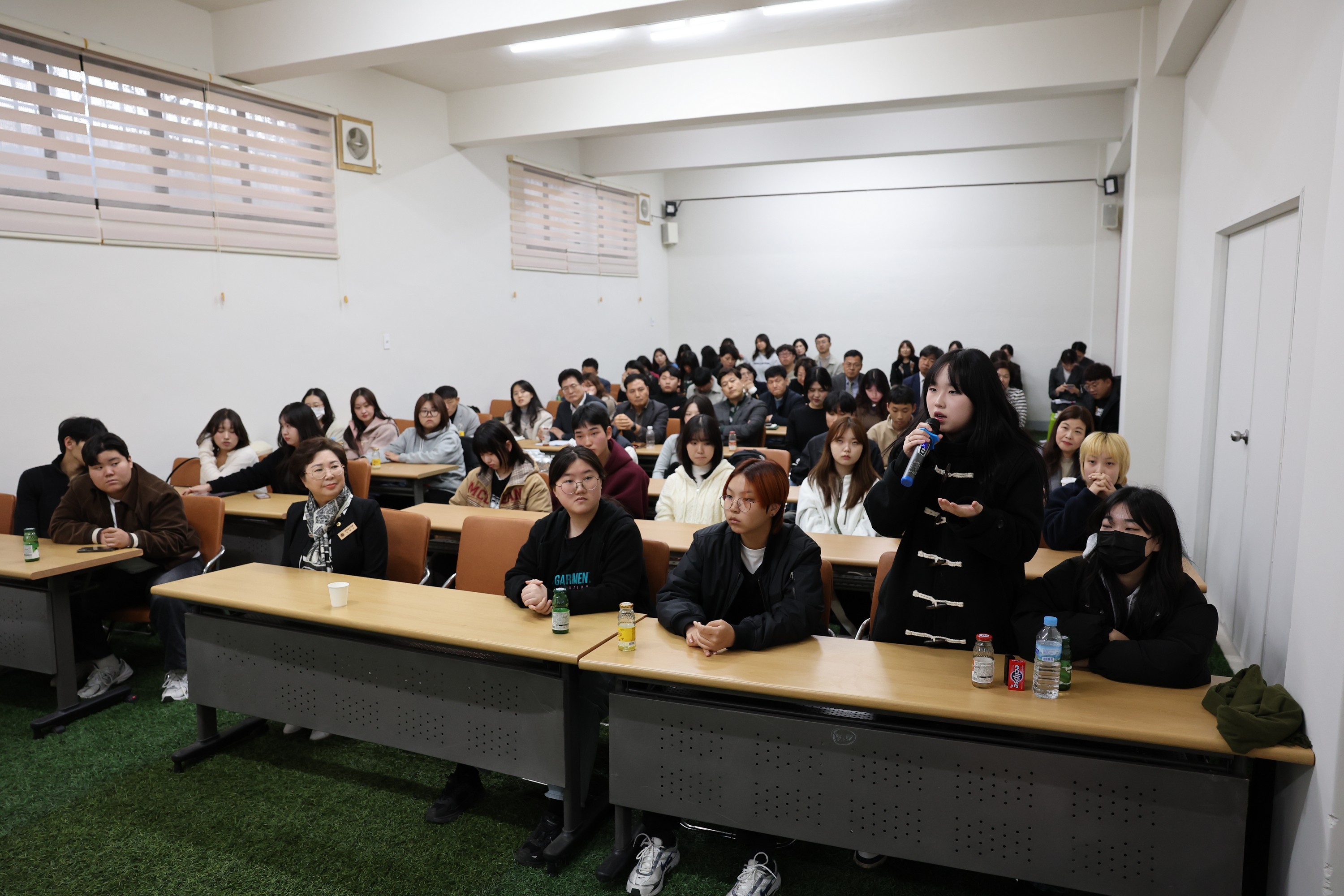 학교 밖 청소년 인식개선 및 제도 확립을 위한 전라남도의회와 함께하는 토크콘서트 첨부이미지 : 24년11월19일 학교 밖 청소년 인식개선 및 제도 확립을 위한 전라남도의회와 함께하는 토크콘서트 - 040.jpg