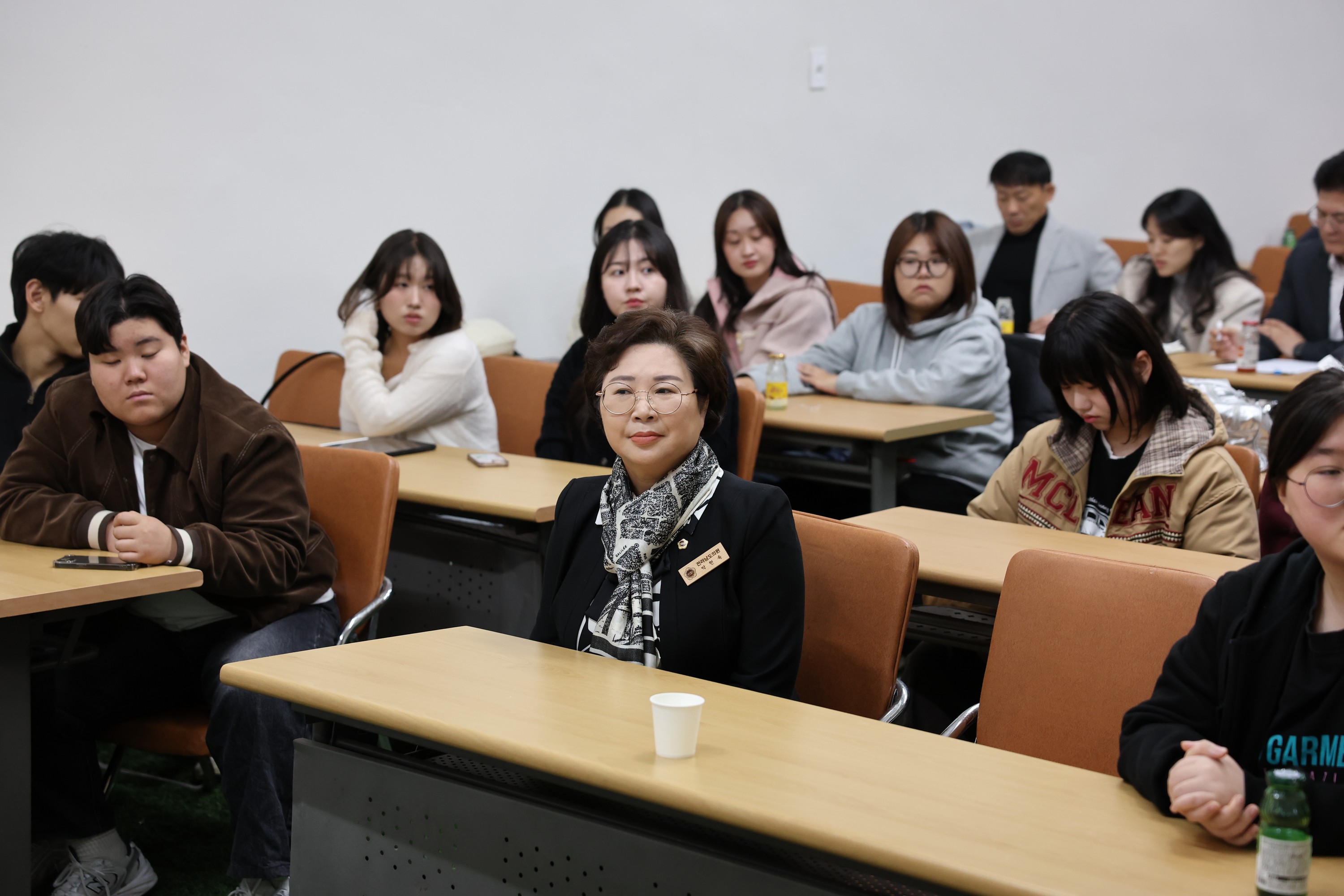 학교 밖 청소년 인식개선 및 제도 확립을 위한 전라남도의회와 함께하는 토크콘서트 첨부이미지 : 24년11월19일 학교 밖 청소년 인식개선 및 제도 확립을 위한 전라남도의회와 함께하는 토크콘서트 - 041.jpg