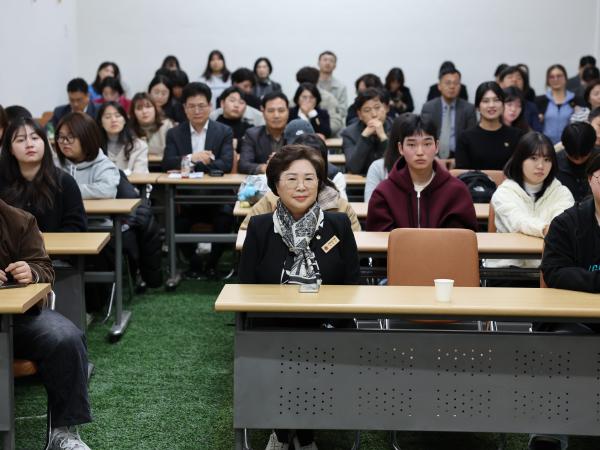 학교 밖 청소년 인식개선 및 제도 확립을 위한 전라남도의회와 함께하는 토크콘서트 첨부이미지 : 24년11월19일 학교 밖 청소년 인식개선 및 제도 확립을 위한 전라남도의회와 함께하는 토크콘서트 - 038.jpg