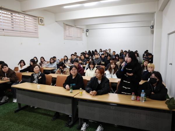 학교 밖 청소년 인식개선 및 제도 확립을 위한 전라남도의회와 함께하는 토크콘서트 첨부이미지 : 24년11월19일 학교 밖 청소년 인식개선 및 제도 확립을 위한 전라남도의회와 함께하는 토크콘서트 - 040.jpg