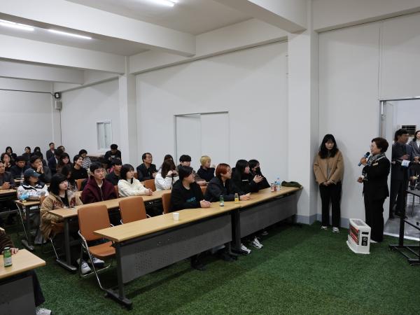 학교 밖 청소년 인식개선 및 제도 확립을 위한 전라남도의회와 함께하는 토크콘서트 첨부이미지 : 24년11월19일 학교 밖 청소년 인식개선 및 제도 확립을 위한 전라남도의회와 함께하는 토크콘서트 - 036.jpg