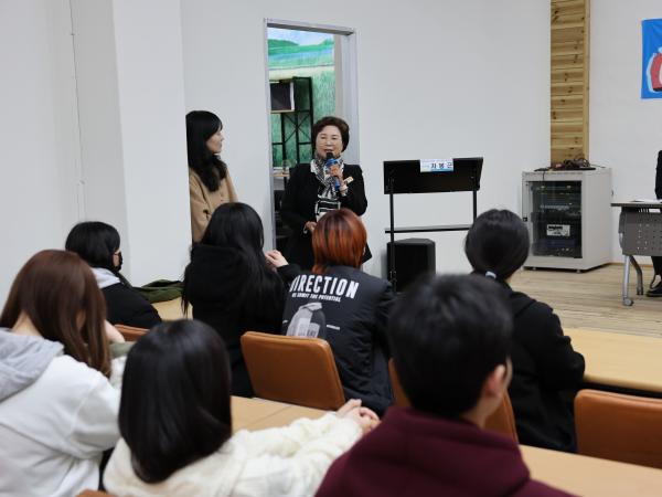 학교 밖 청소년 인식개선 및 제도 확립을 위한 전라남도의회와 함께하는 토크콘서트 첨부이미지 : 24년11월19일 학교 밖 청소년 인식개선 및 제도 확립을 위한 전라남도의회와 함께하는 토크콘서트 - 034.jpg