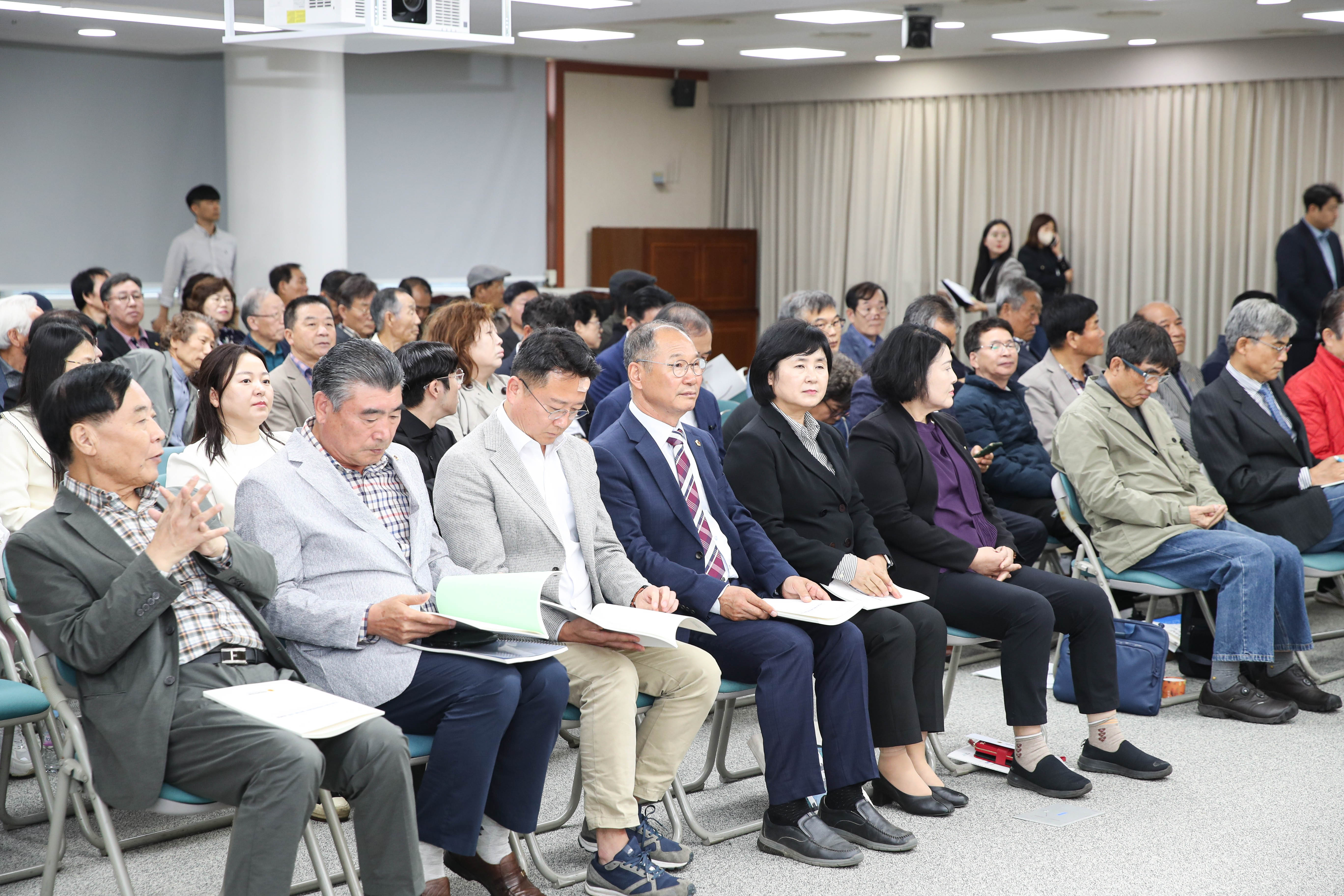 전남국제수묵비엔날레 발전을 위한 토론회 첨부이미지 : 24년10월28일 전남국제수묵비엔날레 발전을 위한 토론회_09.jpg