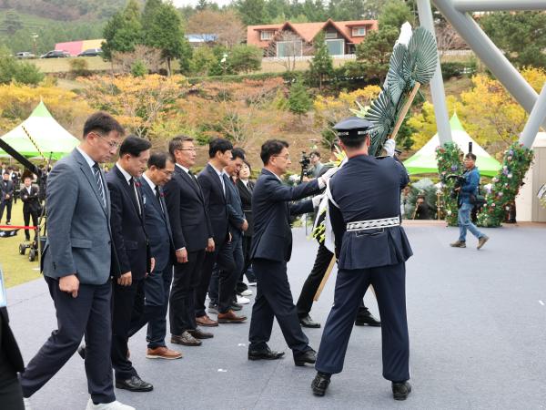 여수ㆍ순천 10.19사건 제76주기 합동추념식 첨부이미지 : 24년10월19일 여수ㆍ순천 10.19사건 제76주기 합동추념식 - 027.jpg