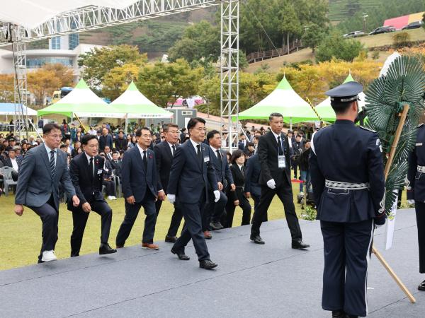 여수ㆍ순천 10.19사건 제76주기 합동추념식 첨부이미지 : 24년10월19일 여수ㆍ순천 10.19사건 제76주기 합동추념식 - 025.jpg