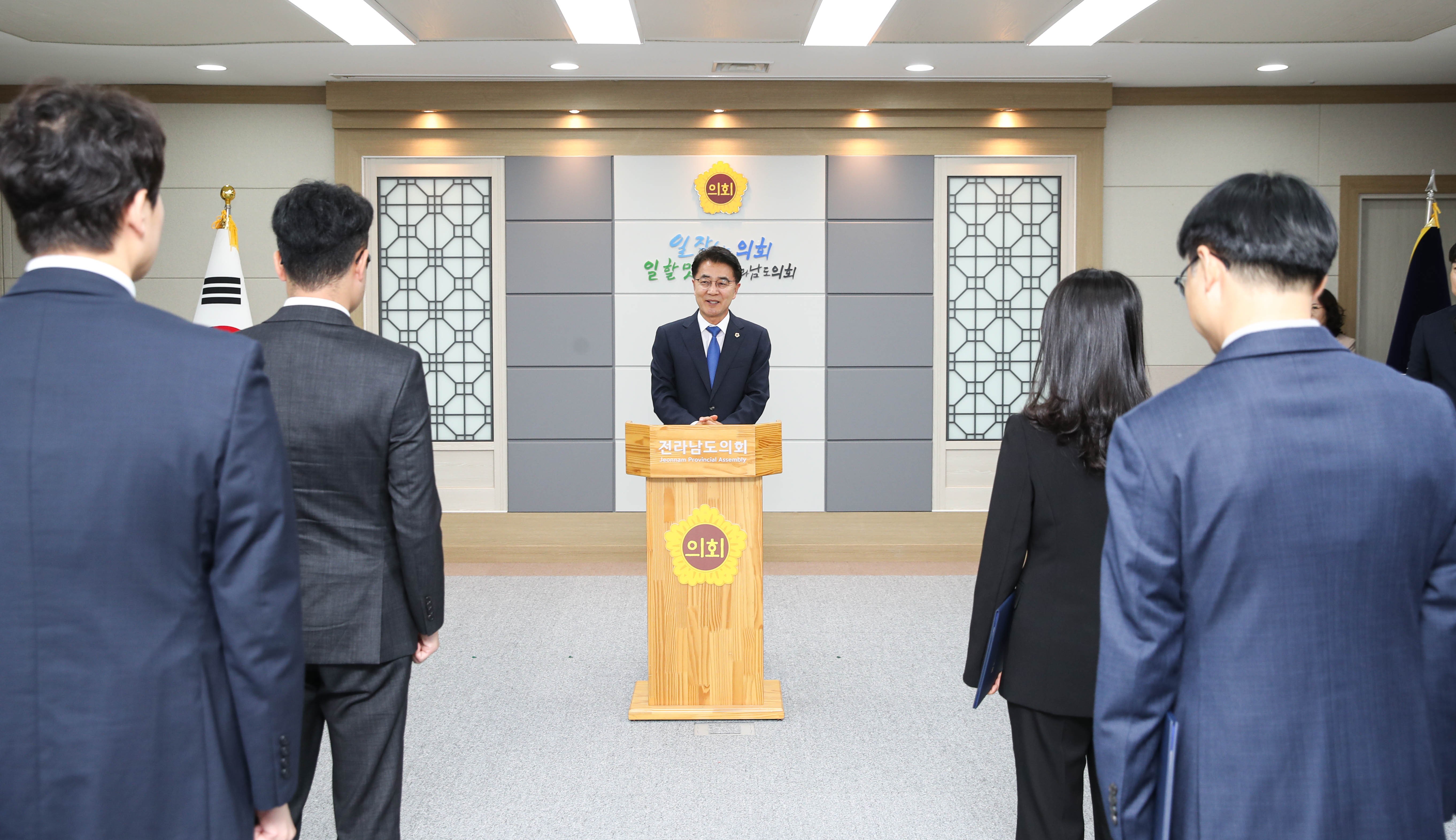 수시인사에 따른 임용장 수여 첨부이미지 : 24년10월 23일 수시인사에 따른 임용장 수여_16.jpg