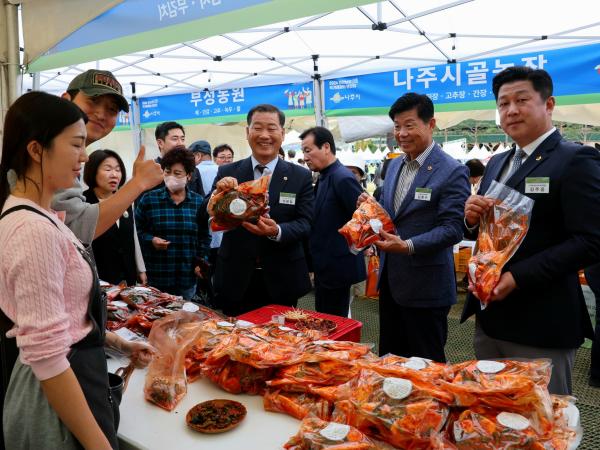 2024 전라남도 직거래장터 큰잔치 첨부이미지 : 24년10월14일 2024 전라남도 직거래장터 큰잔치 - 008.jpg