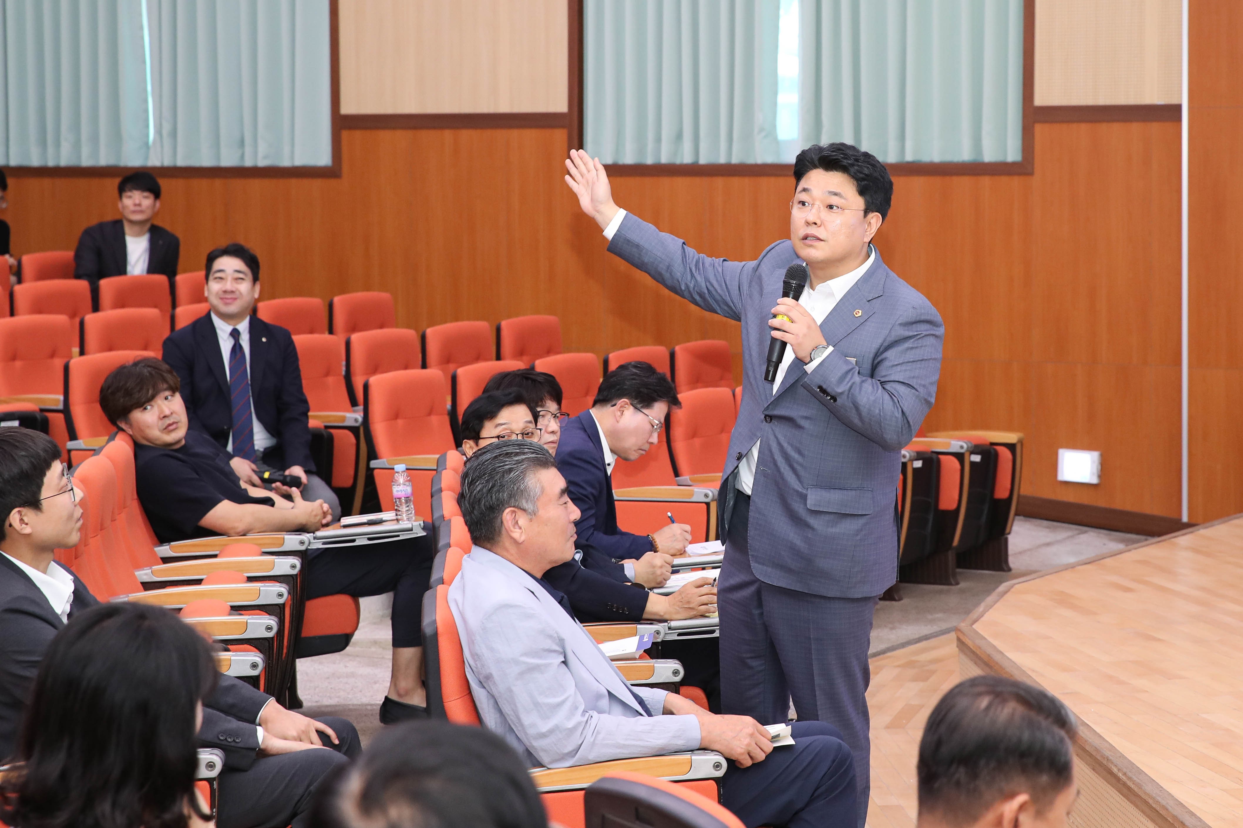 전라남도의회-전남교육가족과의 미래교육 대담회 첨부이미지 : 24년09월30일 전라남도의회-전남교육가족과의 미래교육 대담회_05.jpg