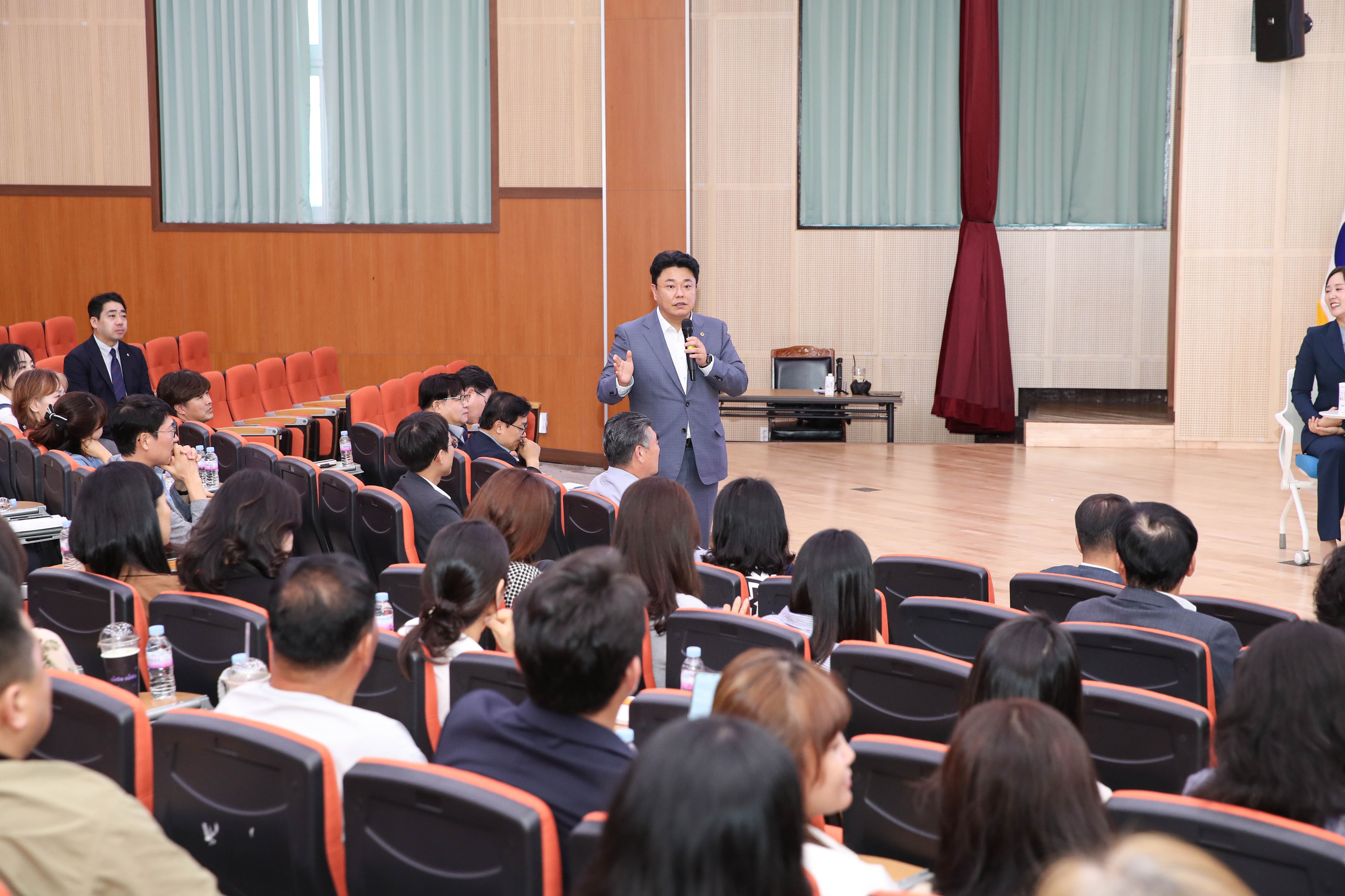 전라남도의회-전남교육가족과의 미래교육 대담회 첨부이미지 : 24년09월30일 전라남도의회-전남교육가족과의 미래교육 대담회_03.jpg