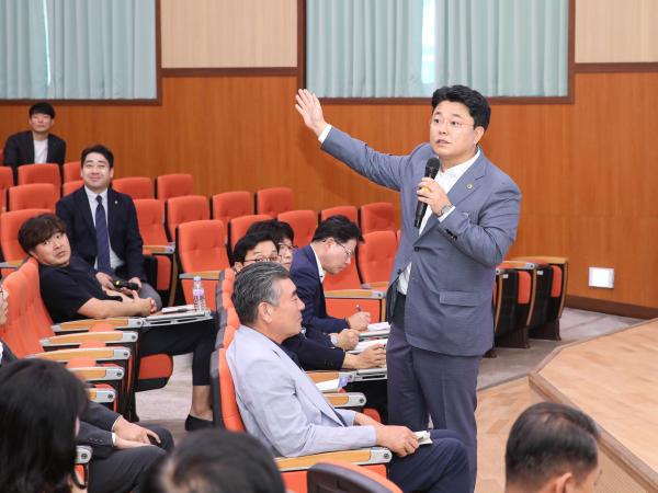 전라남도의회-전남교육가족과의 미래교육 대담회 첨부이미지 : 24년09월30일 전라남도의회-전남교육가족과의 미래교육 대담회_05.jpg