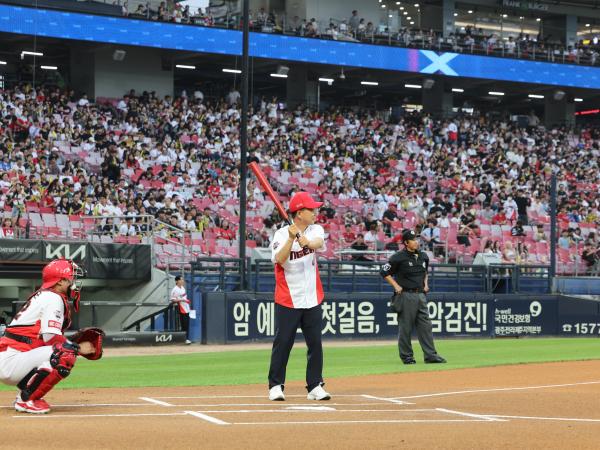 추석맞이 남도장터 홍보 기아타이거즈 경기 시타 첨부이미지 : 24년08월27일 추석맞이 남도장터 홍보 기아타이거즈 경기 시타 - 025.jpg