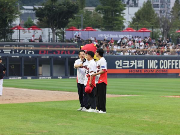 추석맞이 남도장터 홍보 기아타이거즈 경기 시타 첨부이미지 : 24년08월27일 추석맞이 남도장터 홍보 기아타이거즈 경기 시타 - 014.jpg