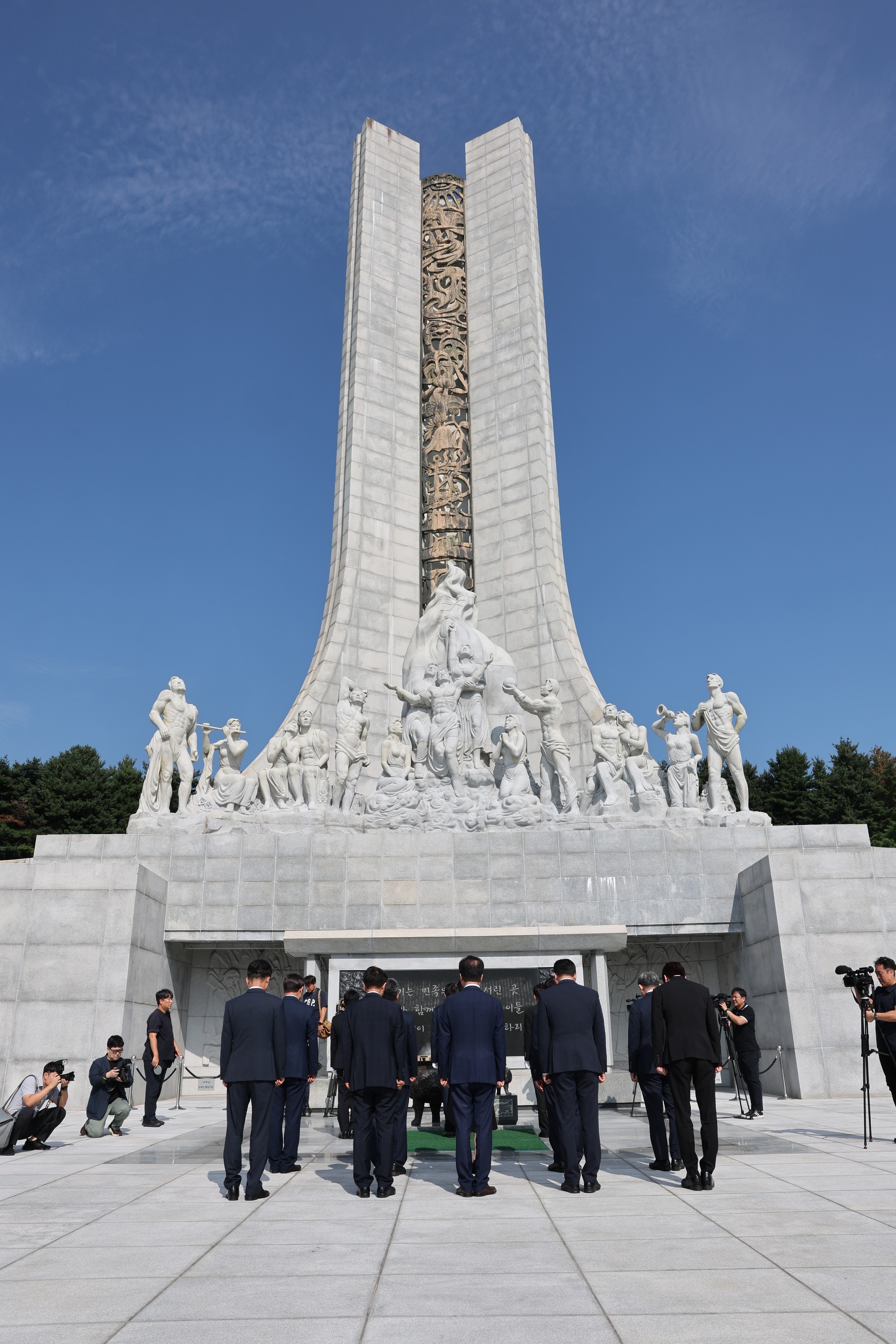 대한민국시도의회의장협의회 대전현충원 참배 첨부이미지 : 24년08월14일 대한민국시도의회의장협의회 대전 현충원 참배 - 007.jpg