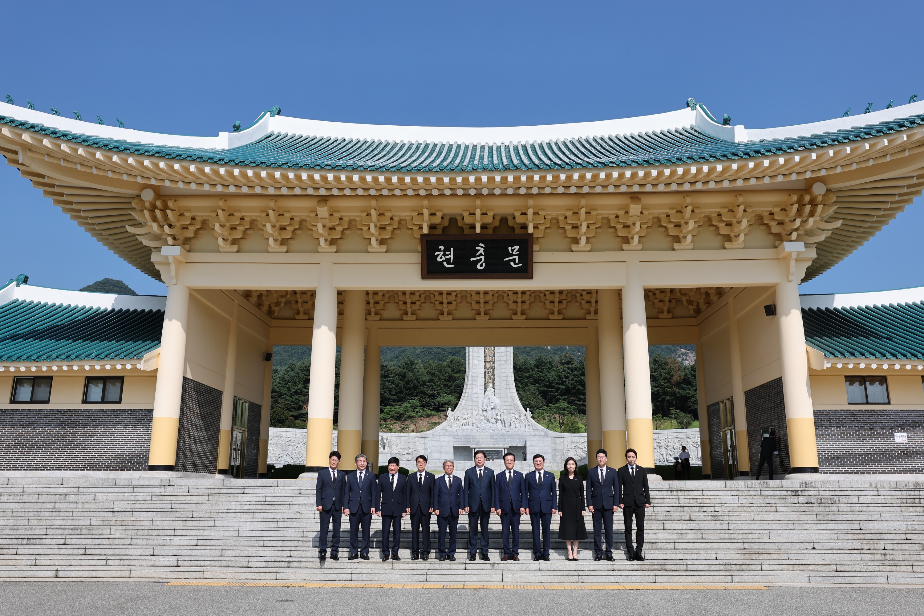 대한민국시도의회의장협의회 대전현충원 참배 첨부이미지 : 24년08월14일 대한민국시도의회의장협의회 대전 현충원 참배 - 011.jpg