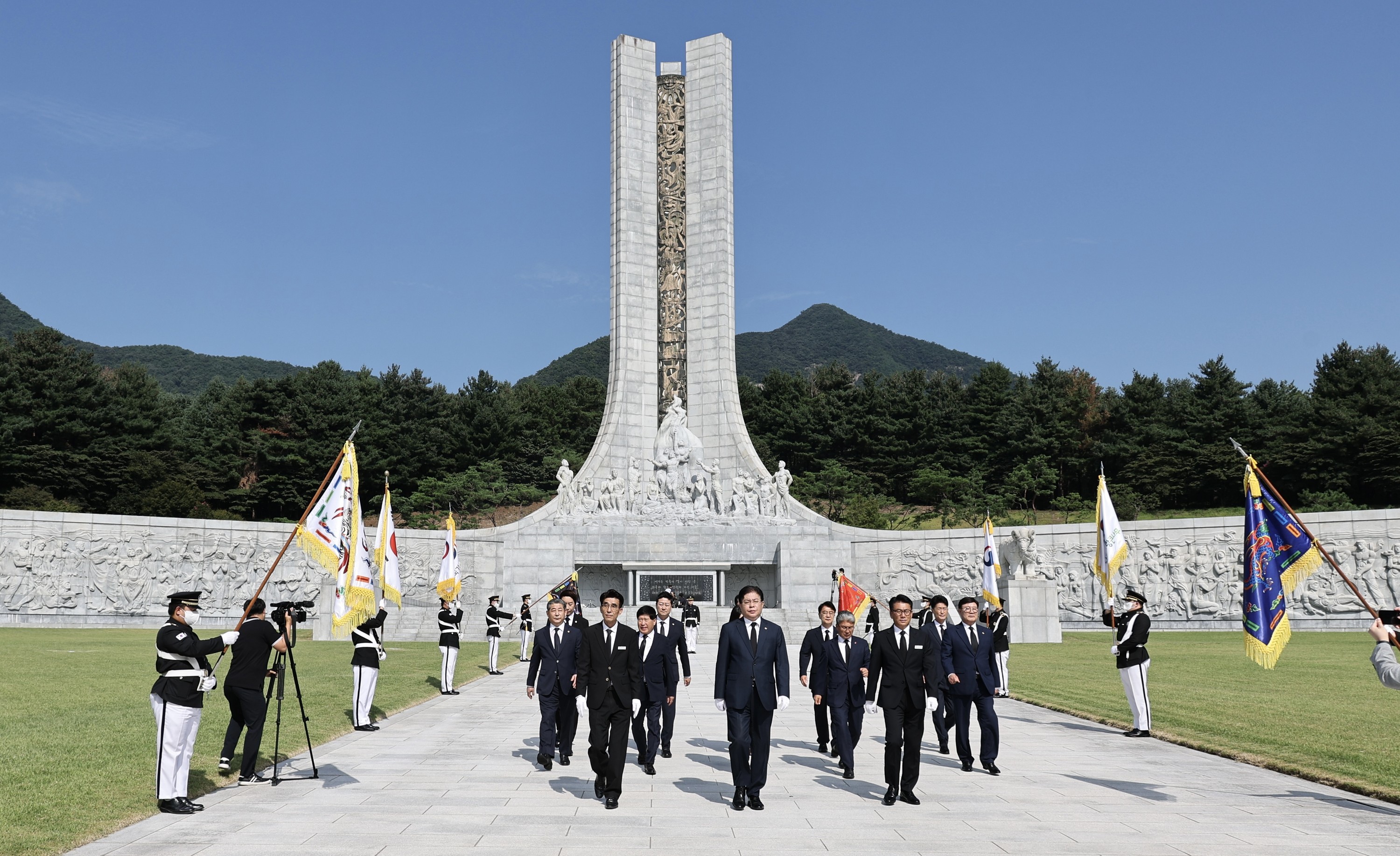 대한민국시도의회의장협의회 대전현충원 참배 첨부이미지 : 24년08월14일 대한민국시도의회의장협의회 대전 현충원 참배 - 044.jpg